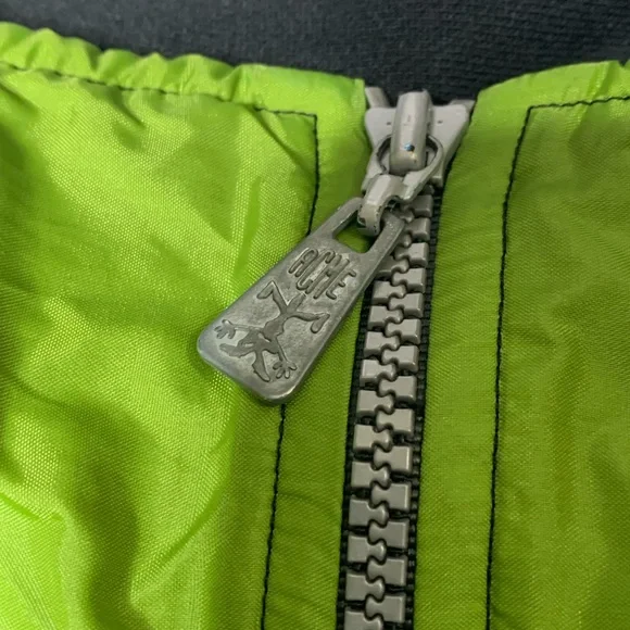 Vintage 1996 warner bros studio store acme wile e coyote sweater Sweaters